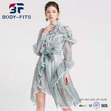 Berpakaian Lengan Ruffles Perspektif